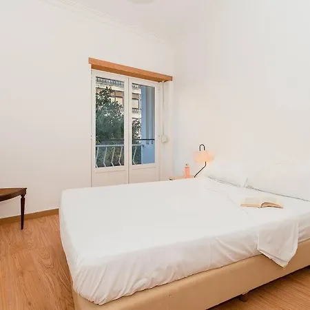 Bright Flat For 4 In Central 4mins To Anjos Station *