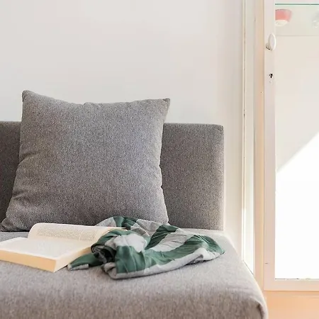 Bright Flat For 4 In Central 4mins To Anjos Station