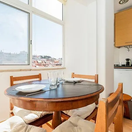 Bright Flat For 4 In Central 4mins To Anjos Station *
