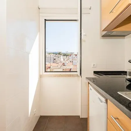 Bright Flat For 4 In Central 4mins To Anjos Station *