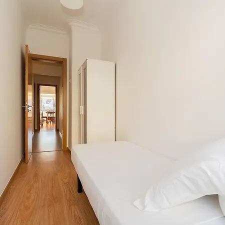 Bright Flat For 4 In Central 4mins To Anjos Station Apartman *