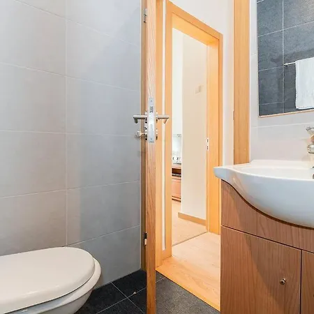 Bright Flat For 4 In Central 4mins To Anjos Station Apartment