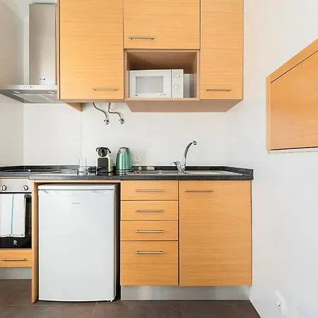 Bright Flat For 4 In Central 4mins To Anjos Station Apartman Lisboa